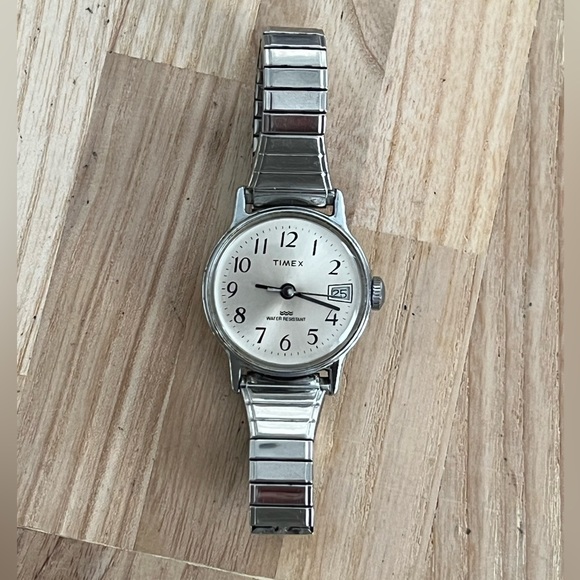 Timex Ladies Watch Vintage Mechanical Winding Stainless Dial and Stretch Band - Picture 4 of 11